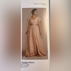 Never worn was going to use it for a wedding and now i can’t make it.